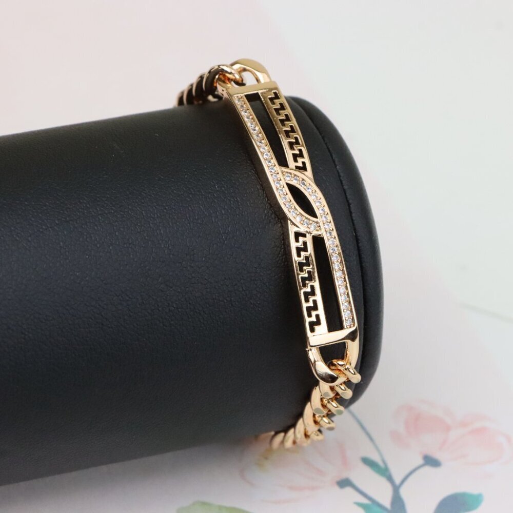 "Elegant Rose Gold Bracelet with Diamond Cutout Design, XPBL0957